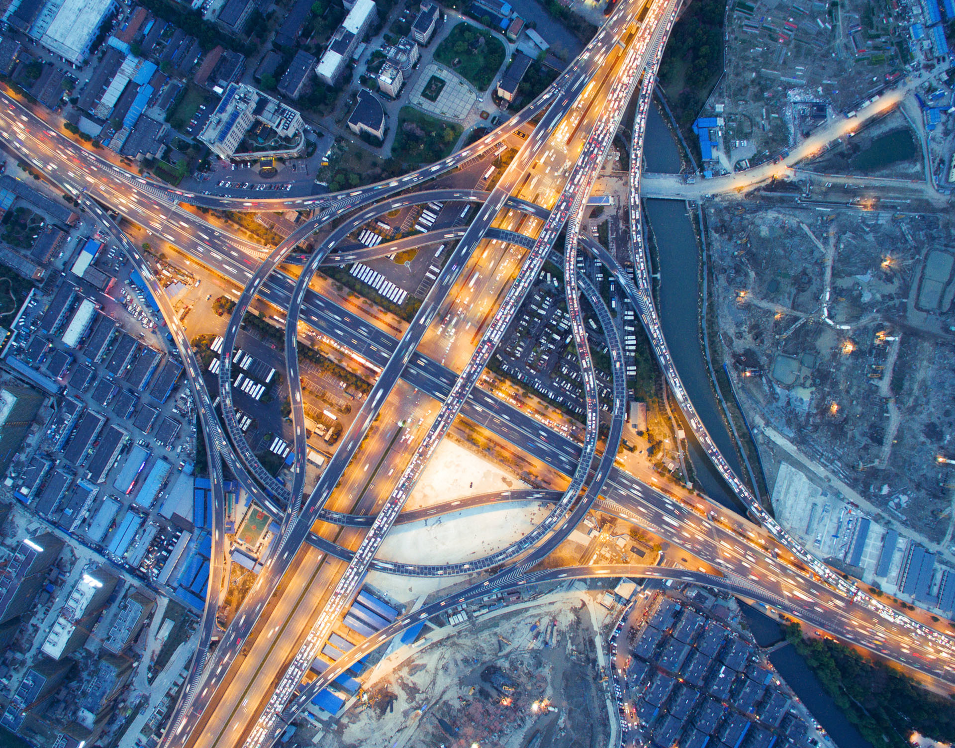 City Brain: lo que pasa cuando conectamos los semáforos de una ciudad a Alibaba