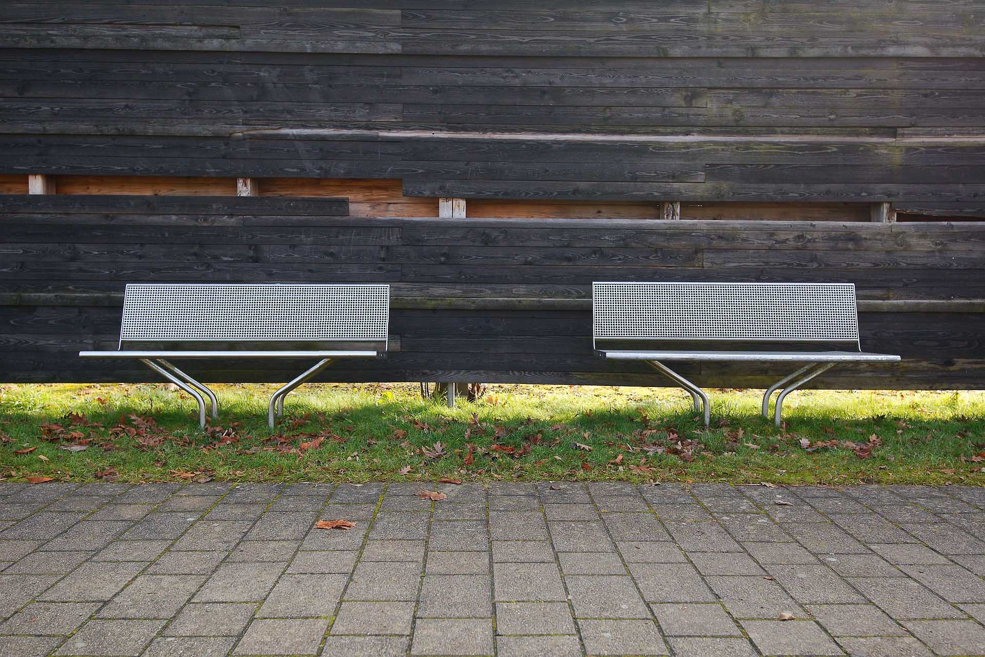 More than just pine and cement: guidelines for smart urban furniture