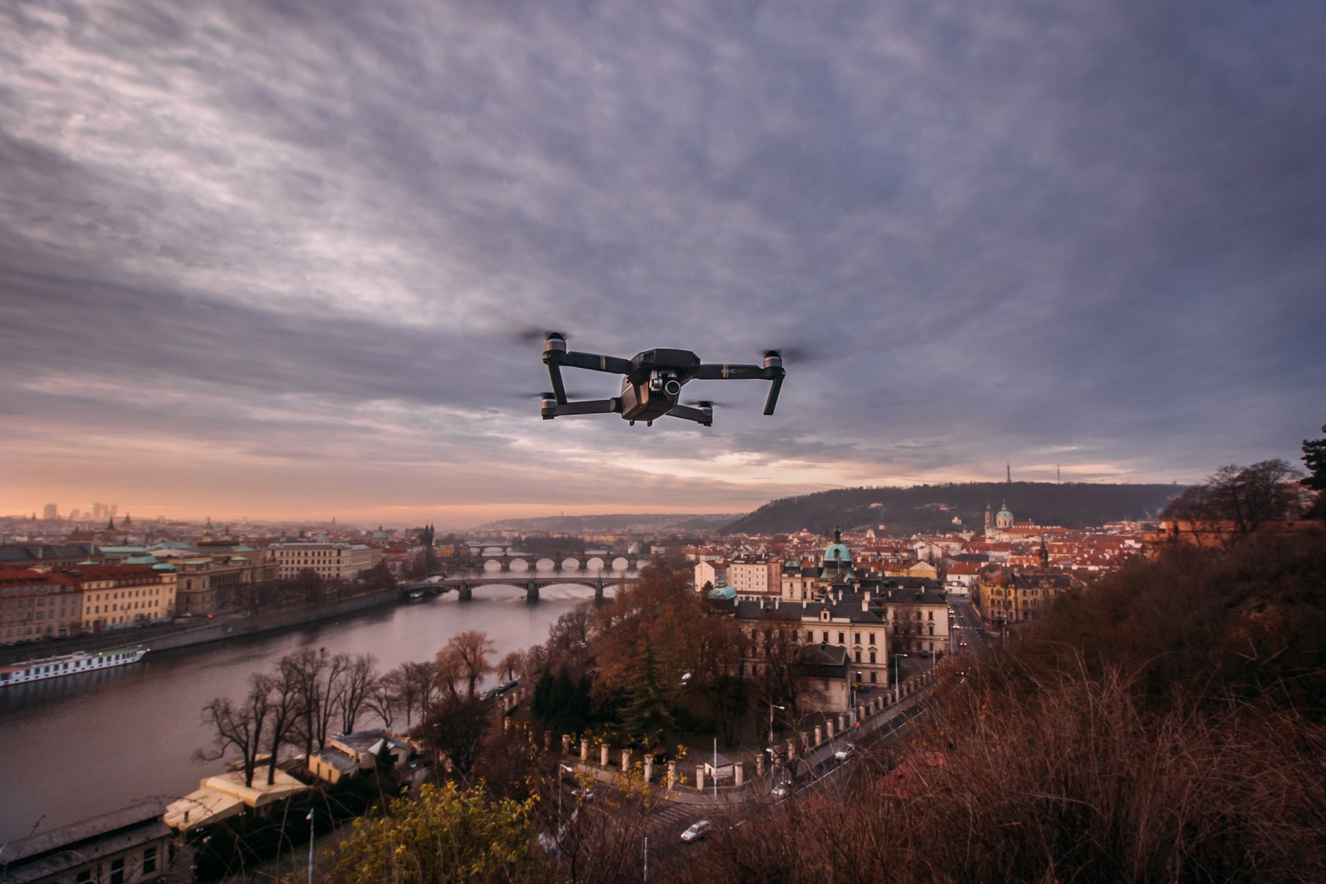 Drones voladores y ciudades: una relación complicada