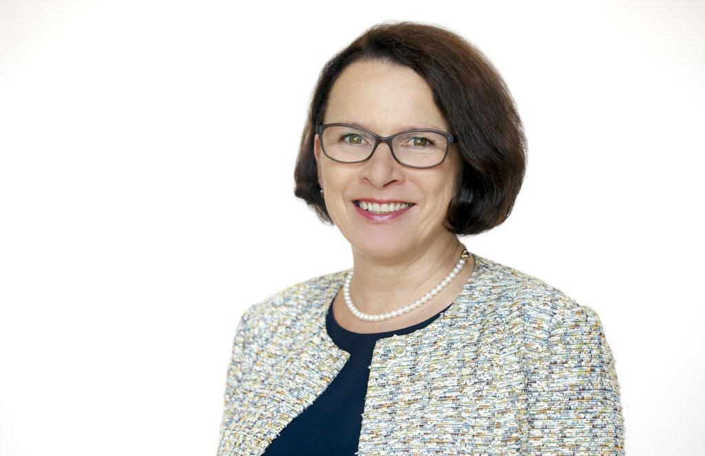 By focusing on Smart City and Green Deal the city would connect local projects to reduce CO2 emissions