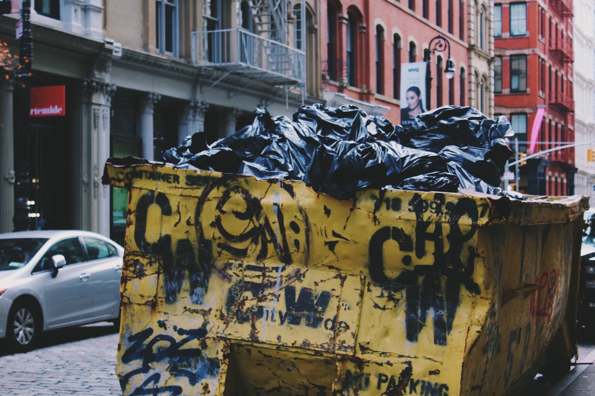 When rubbish takes over cities: the circular economy as a solution to combat the accumulation of waste