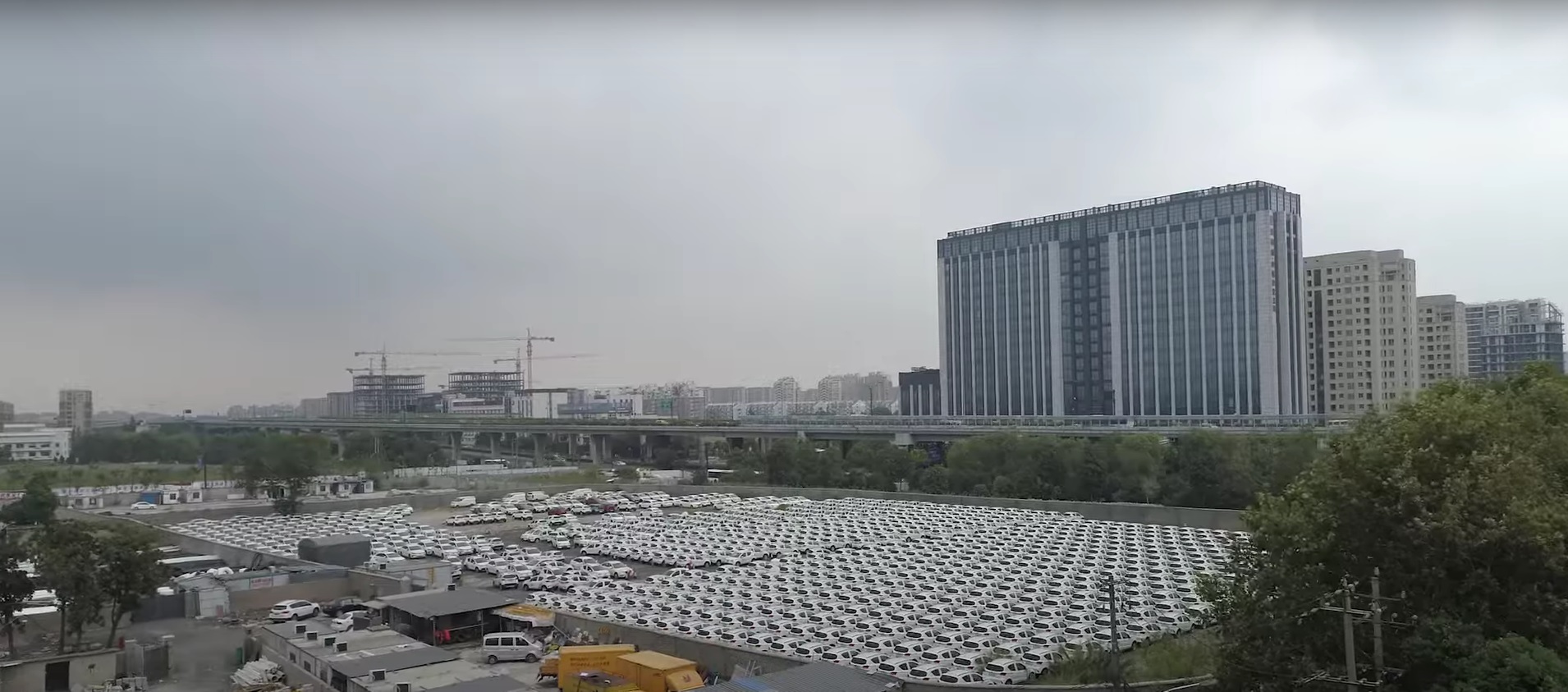 Las ciudades chinas y el misterio de los cementerios de coches eléctricos